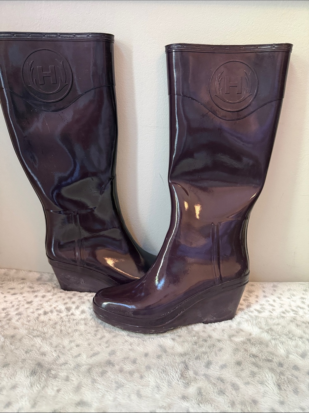 Hunter Wedge Rain Boots in Dark Plum
